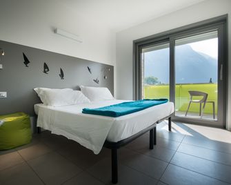 Residence Centro Vela - ريفا ديل غاردا - غرفة نوم