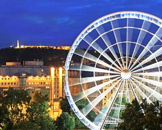 Kempinski Hotel Corvinus Budapest - Budapest - Gebäude