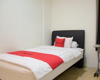 RedDoorz @ Hotel Roda Mas 2 Near Gor Satria - Purwokerto - Bedroom