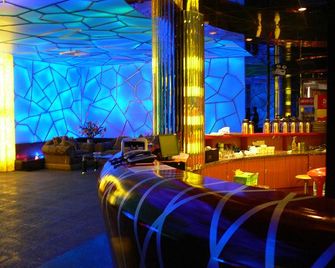 Gem Flower Hotel - North Bund - שנחאי - בר