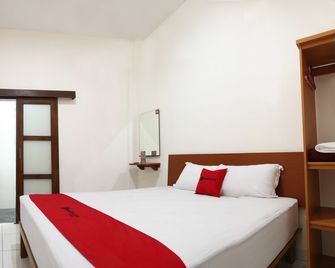 RedDoorz Syariah near Sunrise Park Pangandaran - Pangandaran - Спальня