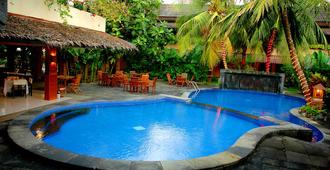 Nyiur Resort Hotel - Pangandaran - Piscina