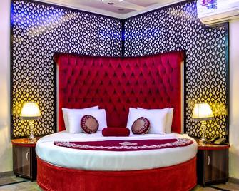 Rose Palace Hotel - Lahore - Bedroom