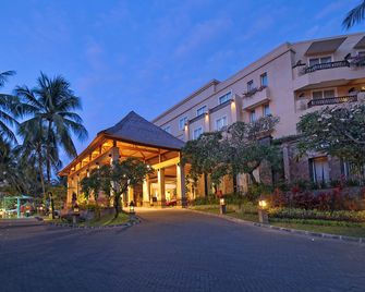 Kuta Paradiso Hotel - Kuta - Building