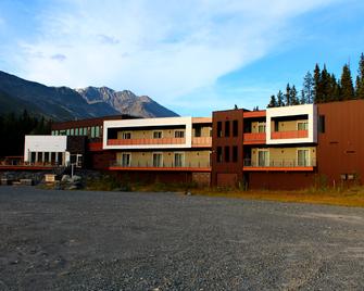 Tsaina Lodge - Valdez - Building