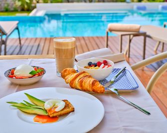 توباجو هوتل - غردة - حوض السباحة