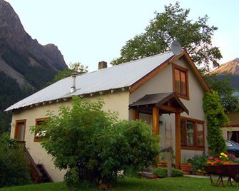 Charlie's Guesthouse - Field - Bâtiment