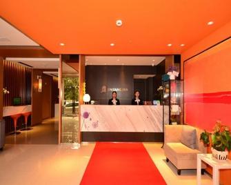 Jinjiang Inn Wuhan Nanhu Ping'an Road - Wuhan - Front desk
