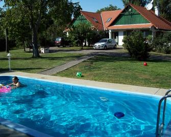 Frankó Tanya Vendégház - Szarvas - Pool