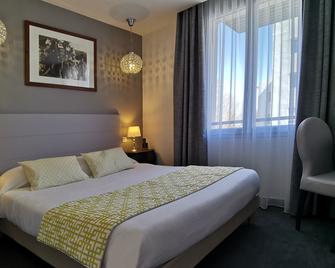 Brit Hotel Acacias - Arles - Schlafzimmer