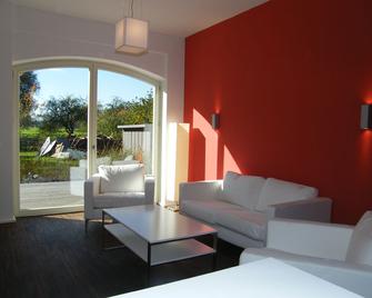 Resort 'Schloss Reinharz' - Bad Schmiedeberg - Wohnzimmer