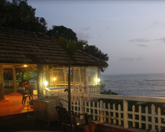 Sea Shell Haris Beach Home - Kannur - Patio