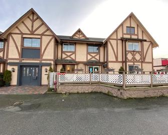 Clydesdale Inn - Surrey - Building