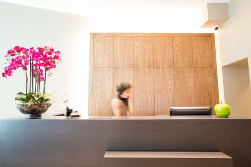 オテル デ ヴォヤジュール ブティック - ローザンヌ - フロントデスク