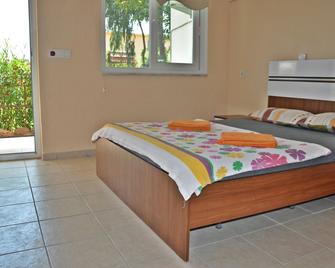 Nostalgia World Pension - Kizilot - Bedroom
