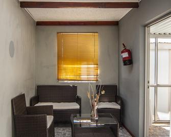 Logos Guest House - Pietermaritzburg - Olohuone