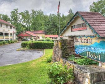Hofbrau Riverfront Hotel - Helen - Building