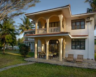 Bahari Dhow Beach Villas - Diani Beach - Gebouw