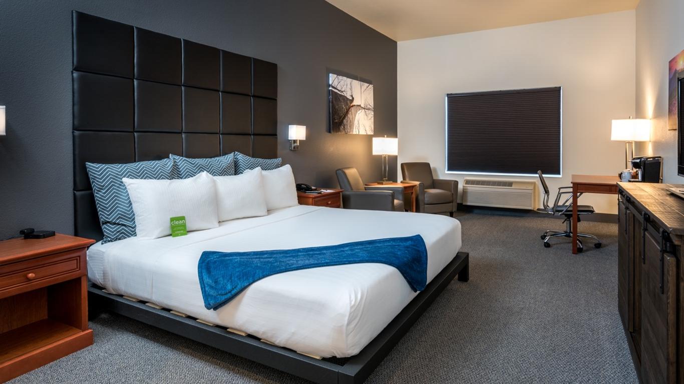 Wood River Inn & Suite
