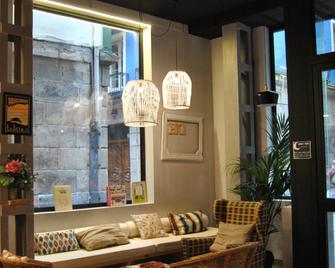 Quartier Bilbao Hostel - Bilbao - Lounge