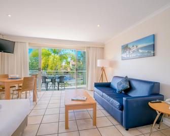 At The Sound Noosa Motel - נוסה הדס - סלון