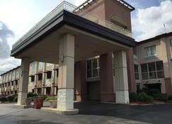 Quality Inn Milwaukee/Brookfield - Брукфилд - Здание