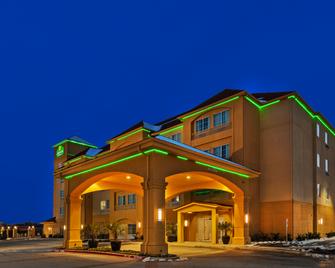 La Quinta Inn & Suites by Wyndham Fort Worth Eastchase - Fort Worth - Building
