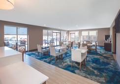 La Quinta Inn Suites By Wyndham Philadelphia Airport 93