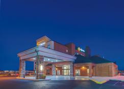La Quinta Inn & Suites by Wyndham Philadelphia Airport - Essington - Building