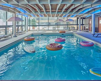 بيج سكاي هوتل آند سبا - شامونيكس-مون-بلان - حوض السباحة