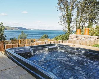 كاري آرمز - توركي - حوض السباحة