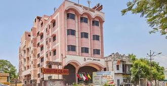 Hotel Saratharajans - Maduraj - Budynek