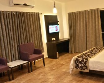 Hotel Aditya - Sasan Gir - Bedroom