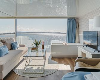 Domki na wodzie - HT Houseboats - with sauna, jacuzzi massage chair - Mielno - Living room