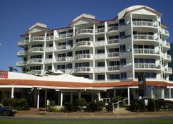 Aquarius Resort - Alexandra Headland - Building