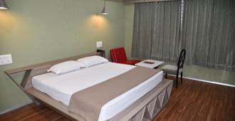 Hotel Bhimas Paradise - Tirupati - Bedroom