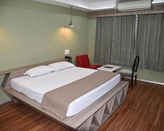 Hotel Bhimas Paradise - تيروباتي - غرفة نوم