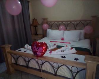 Bar-B-Barn Beach Hotel - Negril - Kamar Tidur