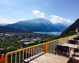 Albergo Deva - ריבה דל גארדה - מרפסת