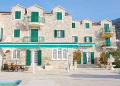 Hotel Ivan - Bol - Building