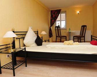 Hotel Hirsch Garni - פולדה - חדר שינה
