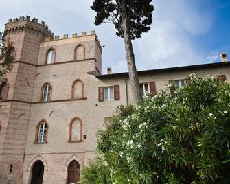 Castello Montegiove - Fano - Rakennus