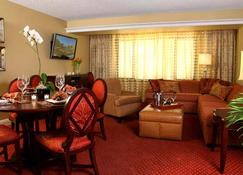 Stripviewsuites At Jockey Club - Las Vegas - Living room