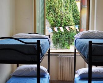 Naples Experience Hostel - Age Limit 18-28 - Napoli - Camera da letto