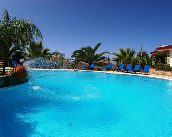 Hotel Village Eden - Ricadi - Pool