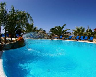Hotel Village Eden - Ricadi - Uima-allas