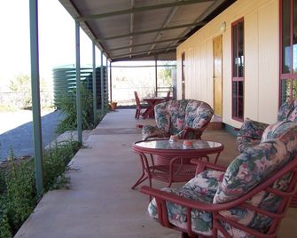 Bond Springs Outback Retreat - Alice Springs - Binnenhof