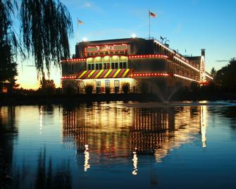 Fulton Steamboat Inn - Lancaster - Building