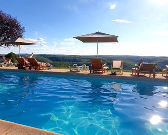 Hôtel Les Vieilles Tours Rocamadour - Rocamadour - Piscina