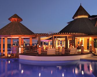 Secrets St. James Montego Bay - Adults Only Unlimited Luxury - Bahía Montego - Bar
